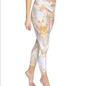 Beachcomber crop. Mojave, by Niyama Sol.